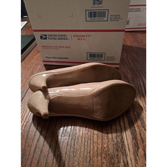 Size 8.5M Bandolino Tan Khaki Round Closed Toe High Heel Pump Dress Shoes - Picture 12 of 12